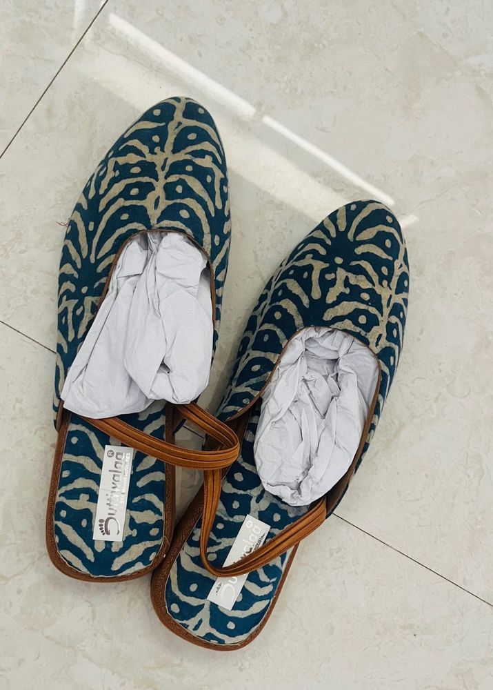 Stylish Printed Juttis