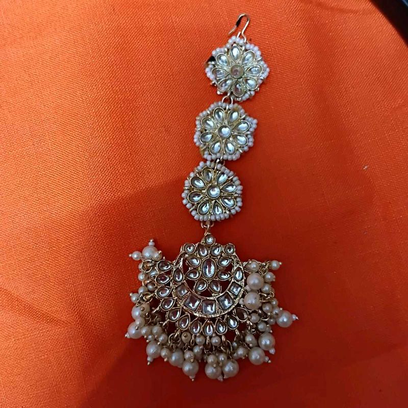 Elegant Maang Tikka