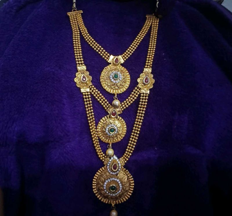 Elegant Gold Necklace