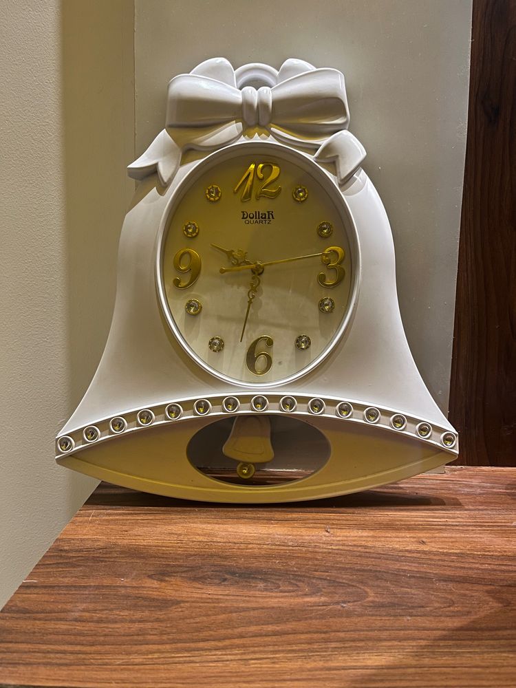 Dollar Quartz Clock