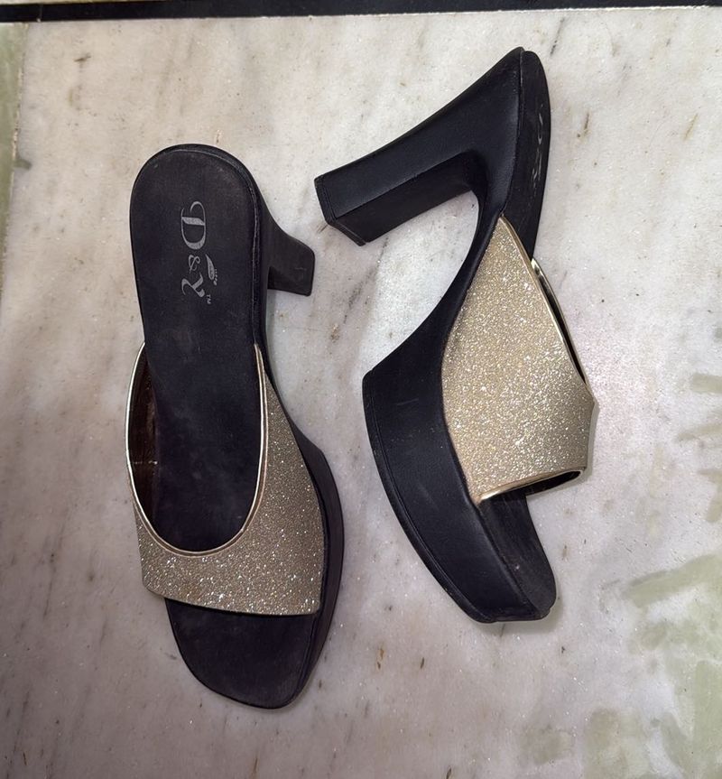 Chic Black &amp; Gold Heels