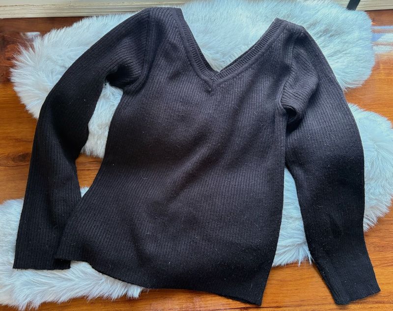 Black V-Neck Long Sleeve Top