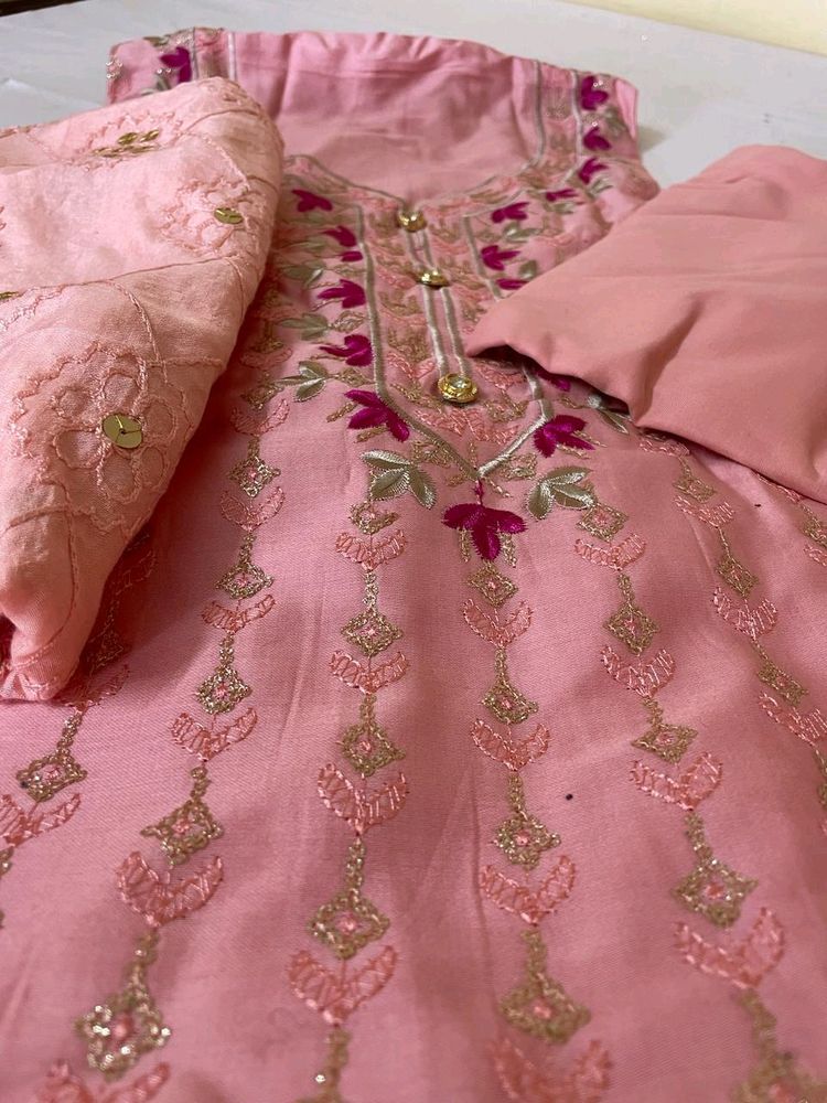 New Embroidery Pink Suit Material