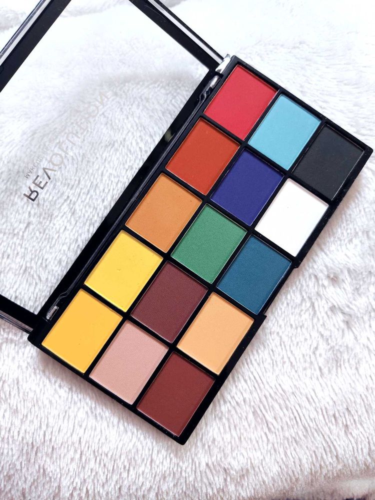 Revolution Reloaded Marvellous Mattes eyeshadow pa