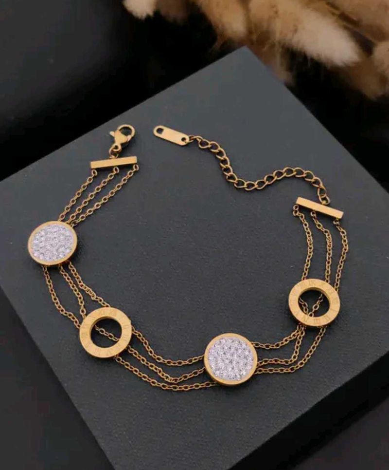 Elegant Gold Chain Bracelet