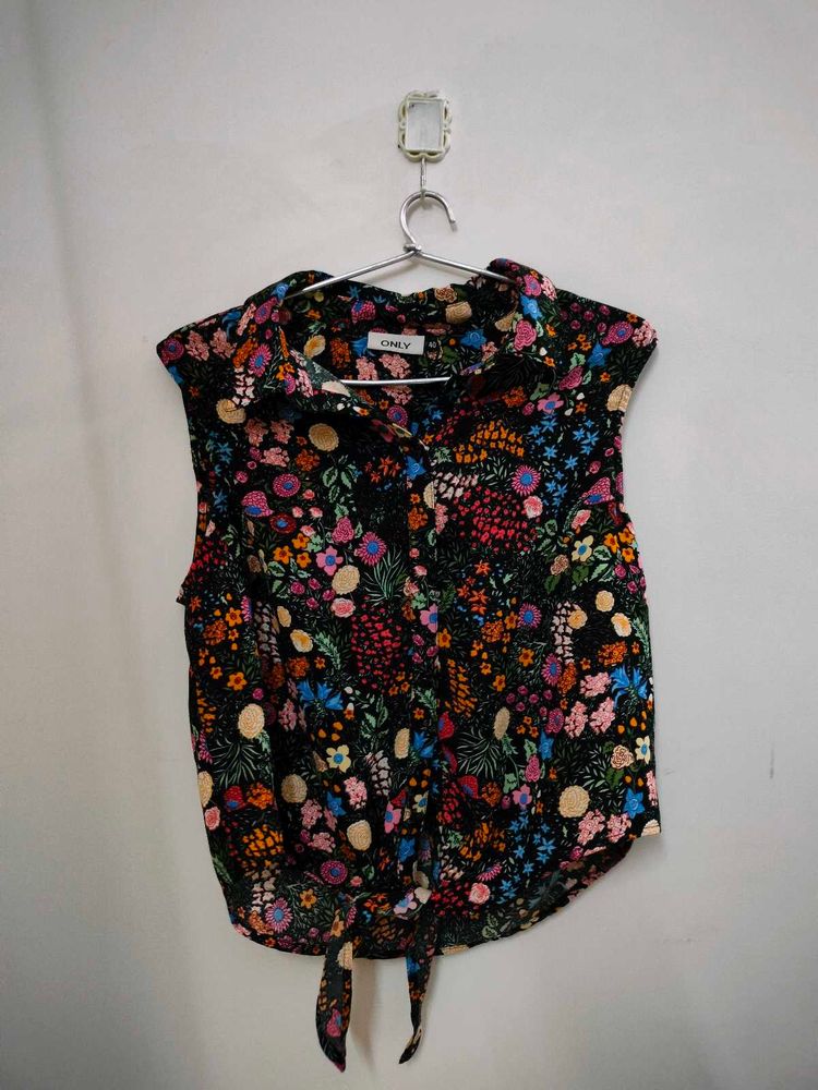 Floral Print Top (Size M)