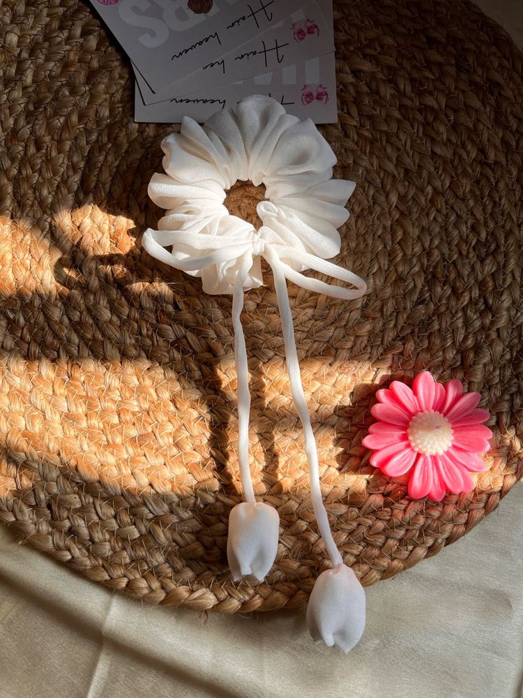 Tulip Scrunchie