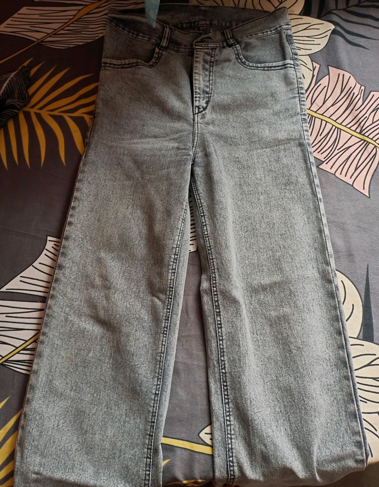 Stretchable Grey Jeans For Women