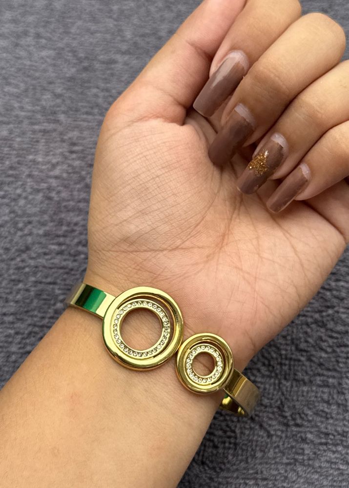 Gold Circle Bangle