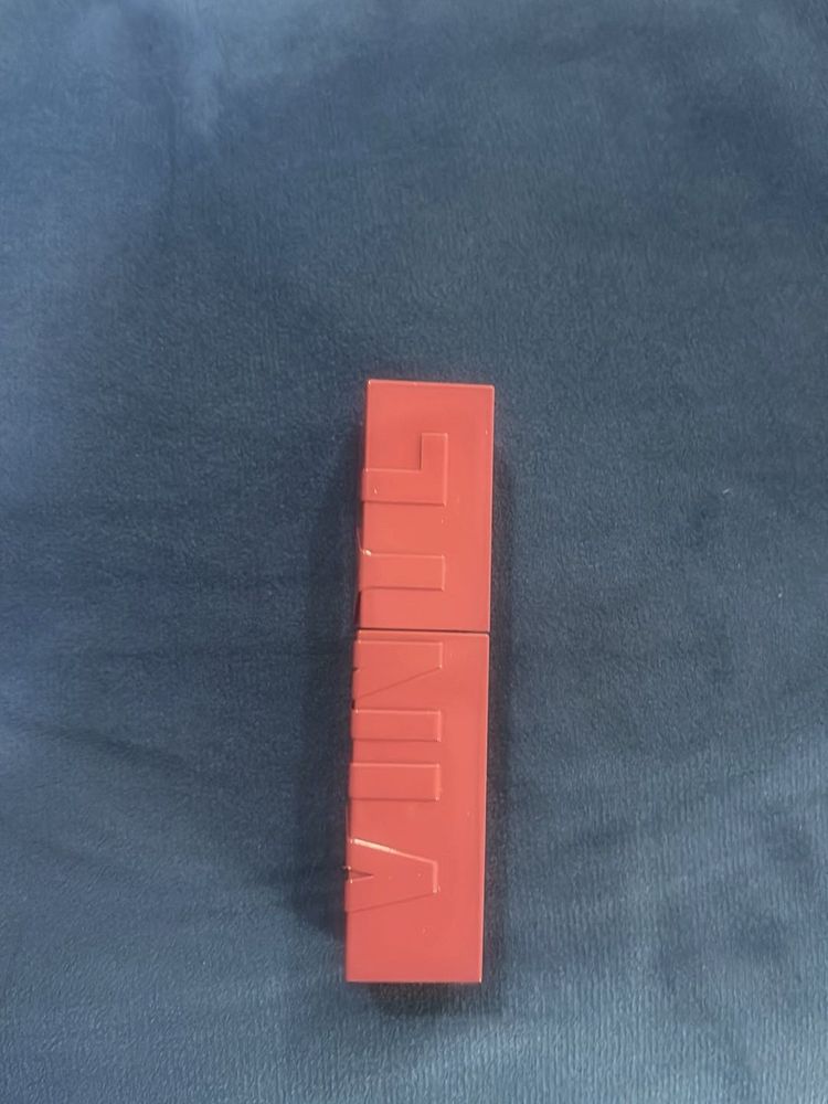 Maybelline Vinyl Lipstick shade awestruck