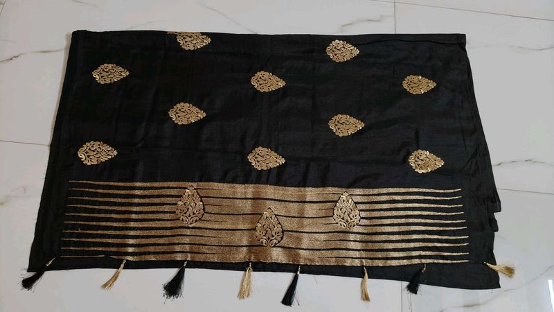 Elegant Black &amp; Gold Saree