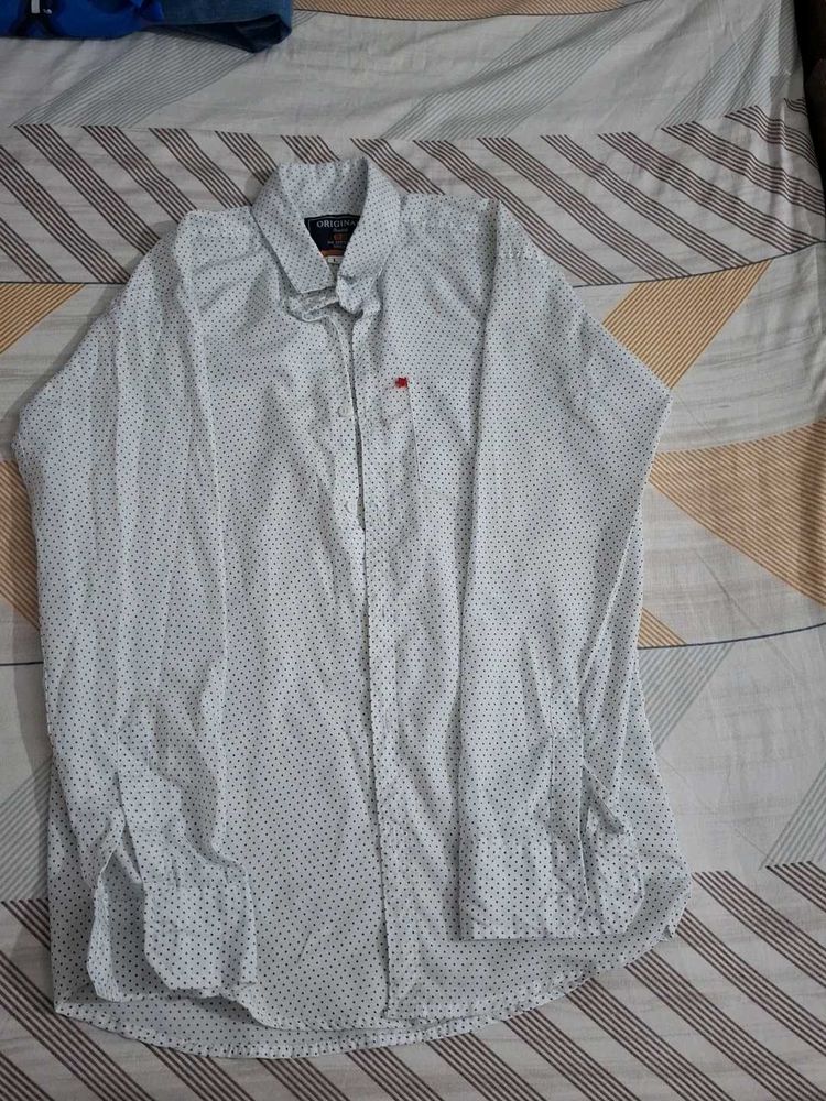 Men&#39;s Dotted Button-Down Shirt