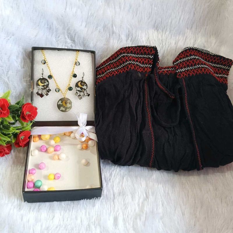 Handmade Necklace &amp; Earring Set with Ethnic Bag