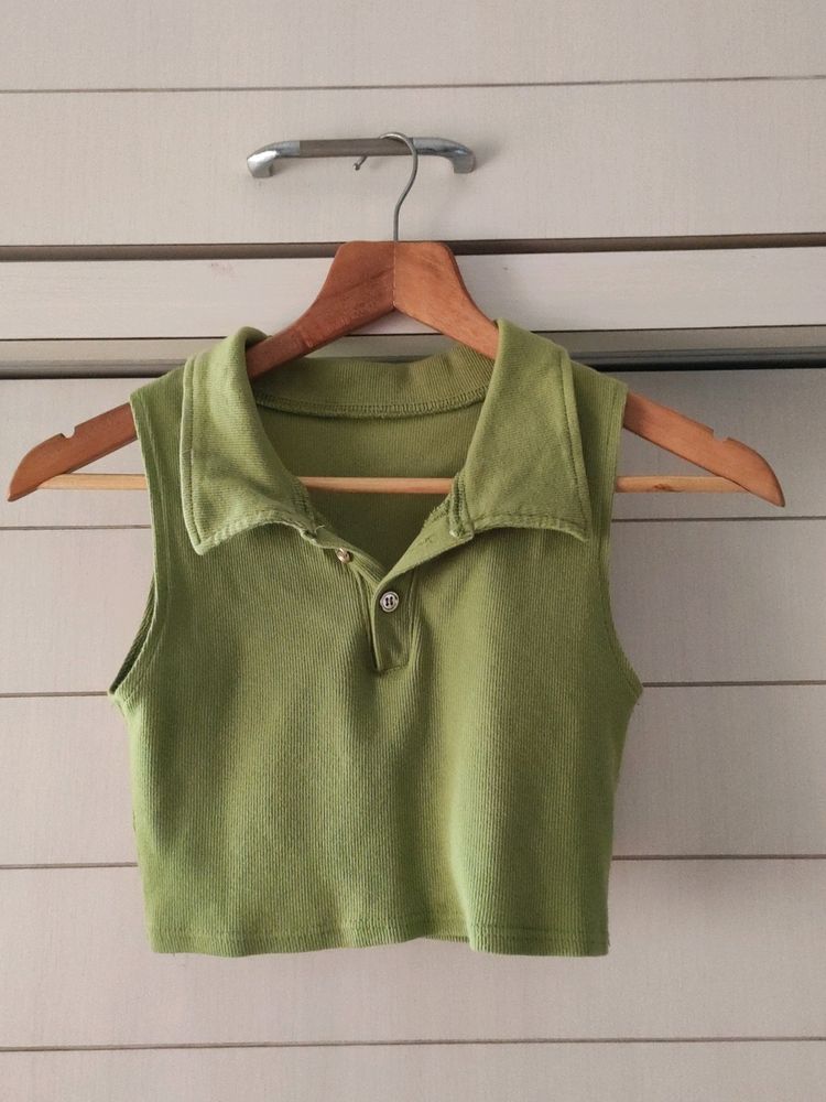 URBANIC XS GREEN TSHIRT CROPPED TOP