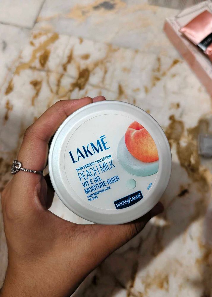 Lakme Peach Milk Moisturizer - 200G
