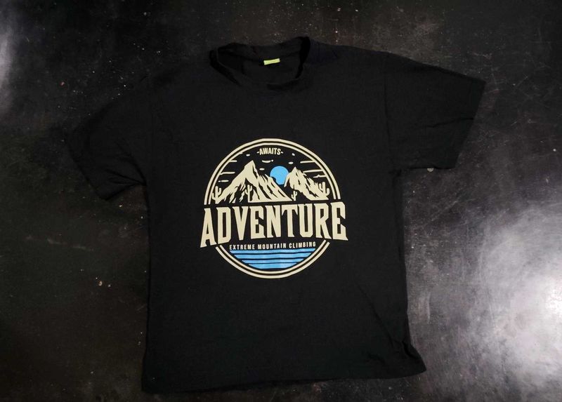 NEVER USED BLACK BOSS T-SHIRT