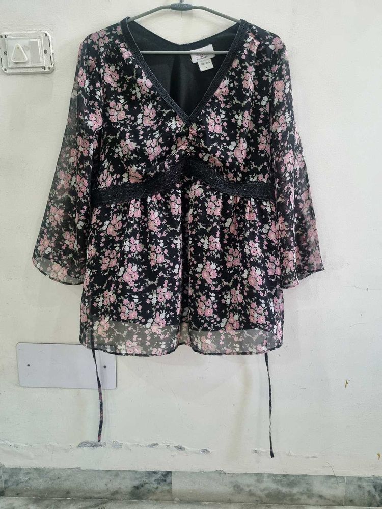 Beautiful Maternity Top With Tieups!