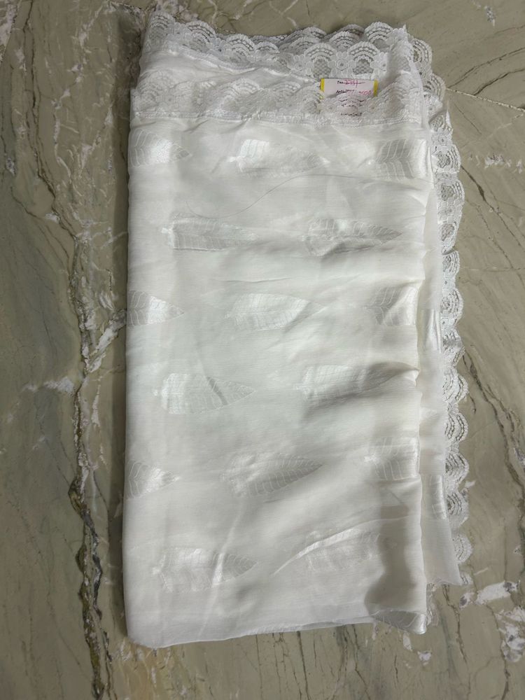 Elegant dyeable Dupatta with Lace