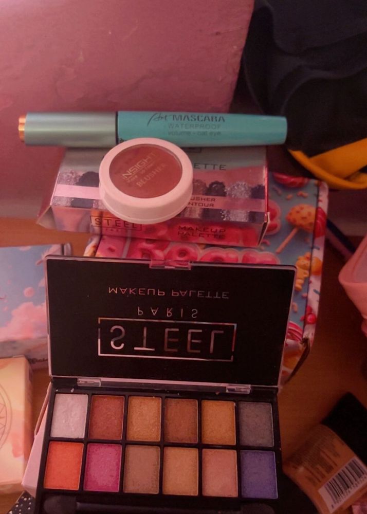 Eyeshadow Pallet Mascara Free Blush