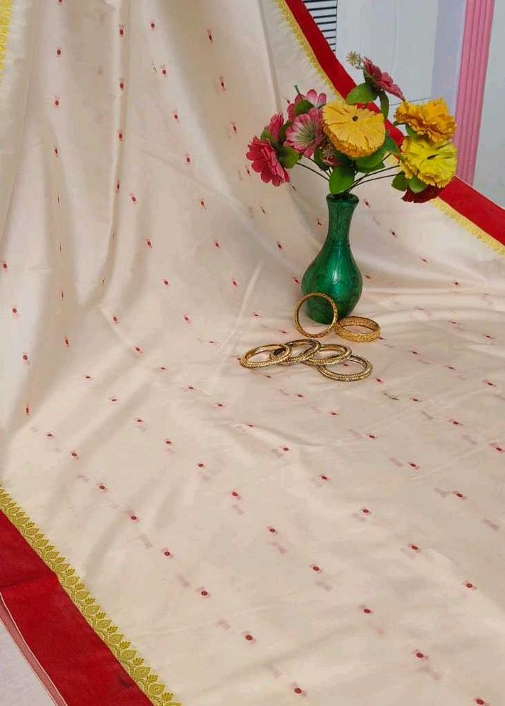 Small butee Cream Saree with Double bright