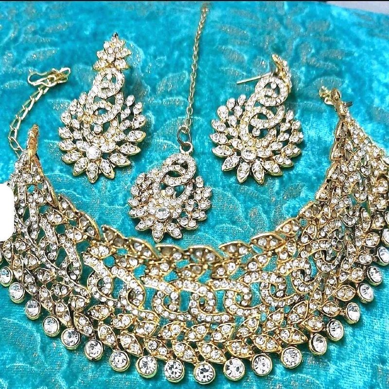 Elegant Gold &amp; Crystal Jewelry Set