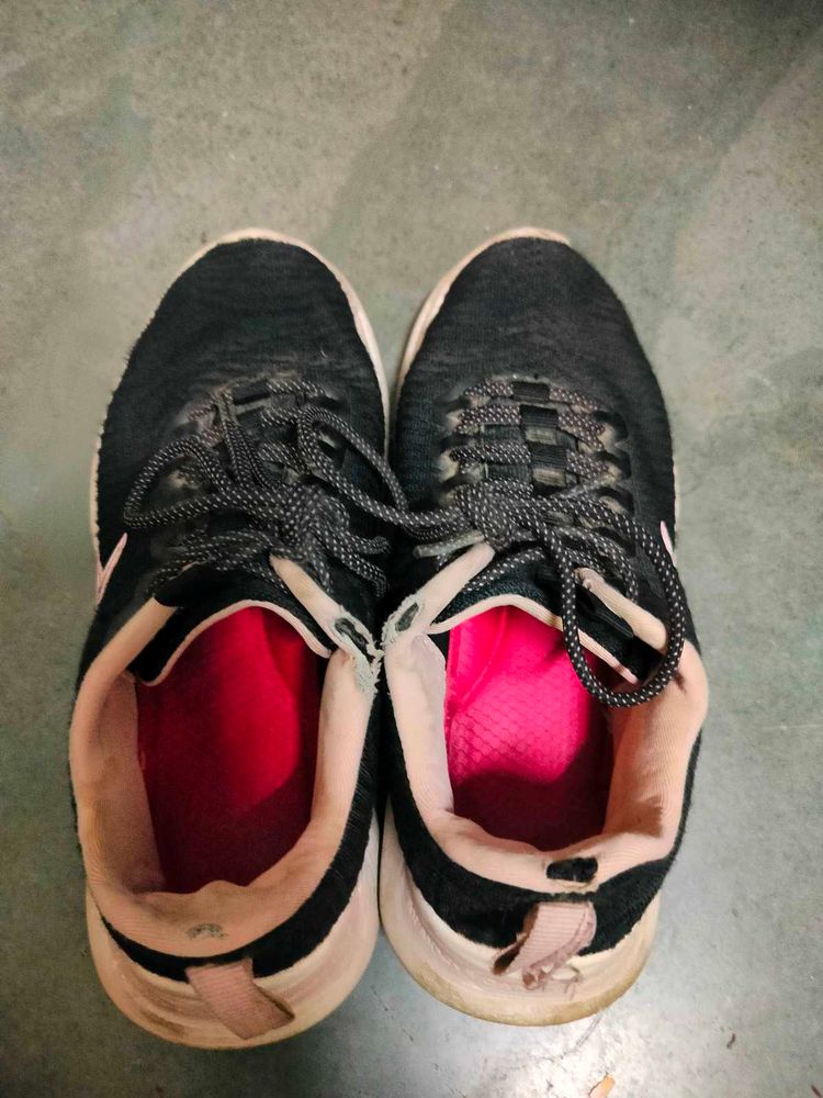 Comfortable Black Running Shoes