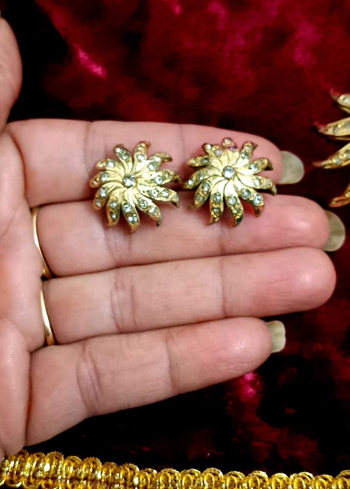 Vintage Gold Flower Earrings