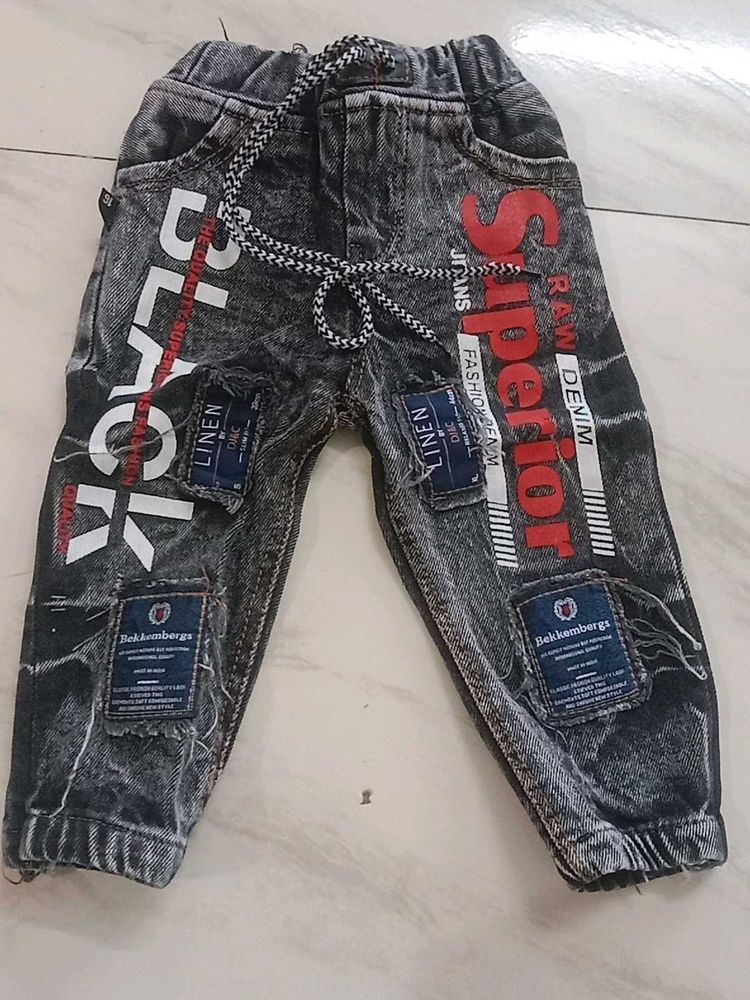 Trendy Distressed Graphic Jeans