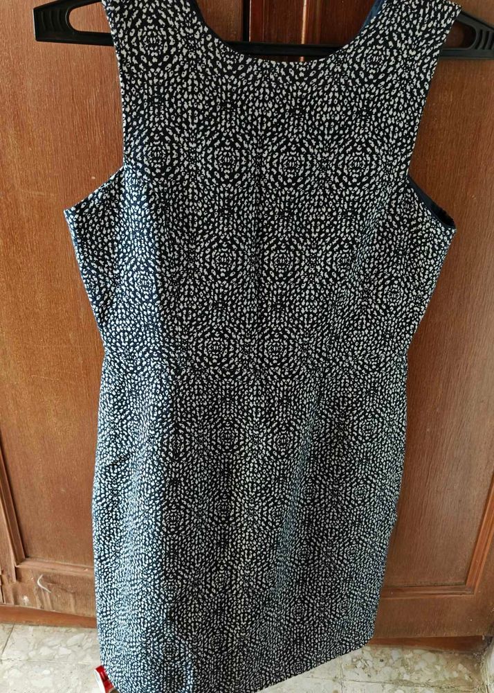 Patterned Sleeveless Dress formal
