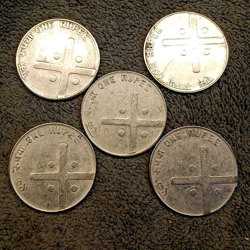 2005 One Rupee Cross Coin (5 Pcs)