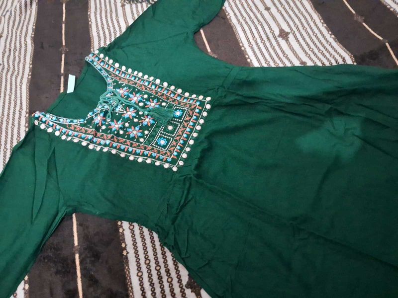 Elegant Green Embroidered Kurta