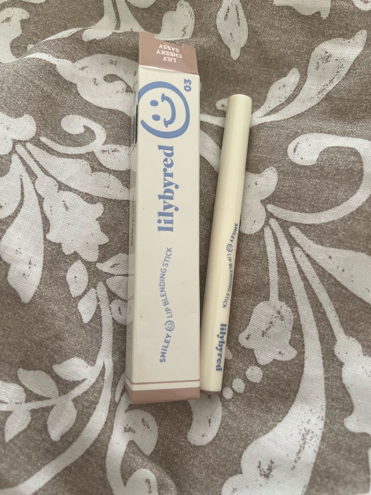 New lilybyred Smiley Lip Blending Stick