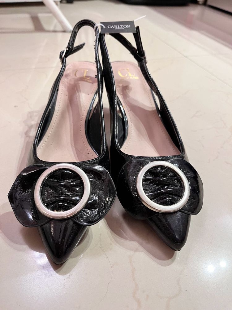 Carlton London Black Kitten Heels With Tag