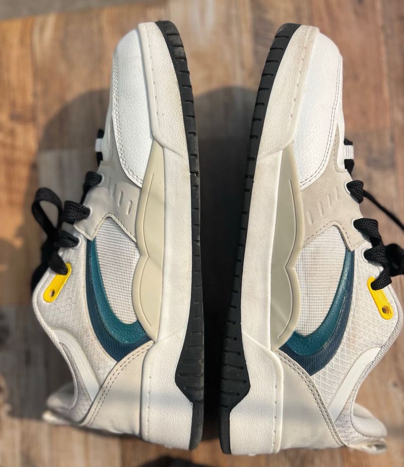 Red Tap  Sneakers 👟  with orignal Box 📦