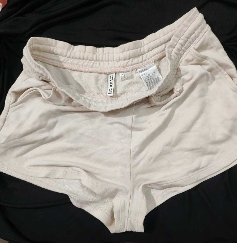 H&amp;M Beige Shorts