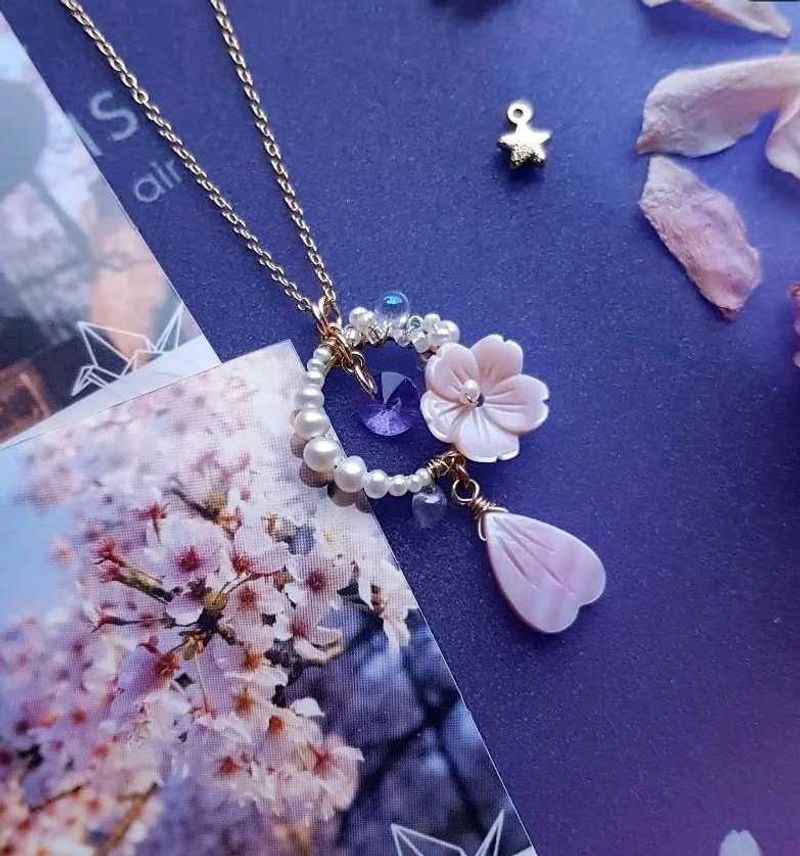 🇯🇵 Sakura Pearl Necklace