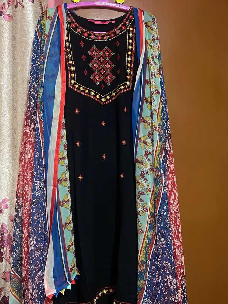 Embroidered Black Kurta &amp; Dupatta