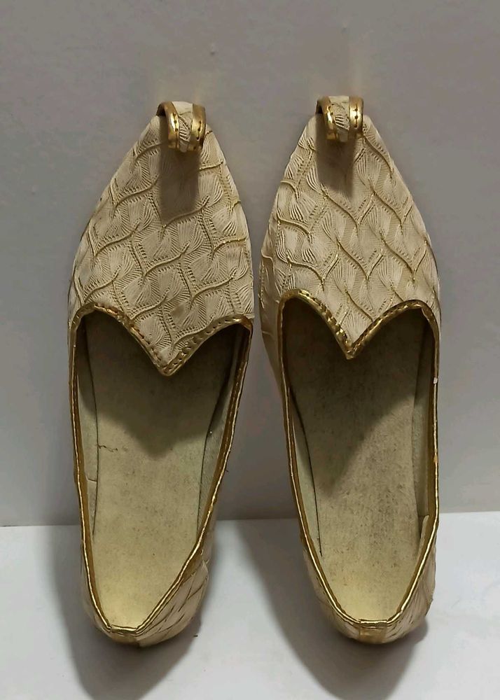 Elegant Ethnic Mojari Shoes