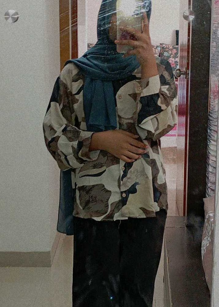 Abstract Print Button-Down