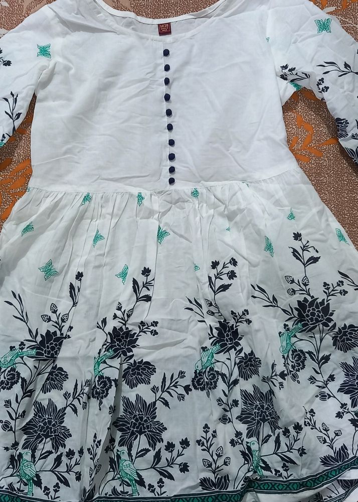 Pretty White Floral Print Top