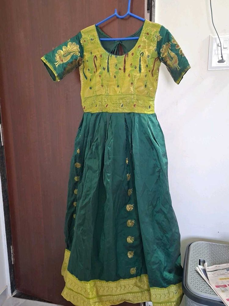 size M- L.women Ethnic Dress and girl also used.
