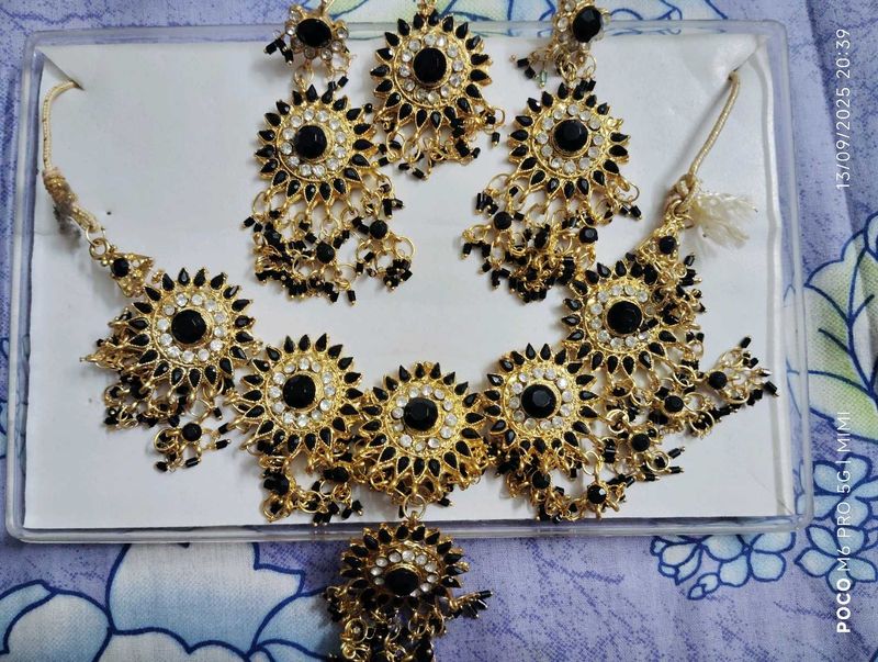 Elegant Black &amp; Gold Jewelry Set
