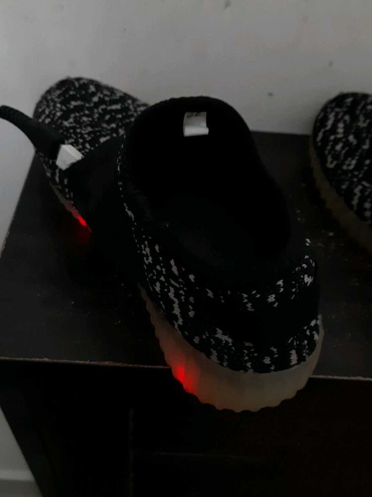 Black LIGHT SHOES