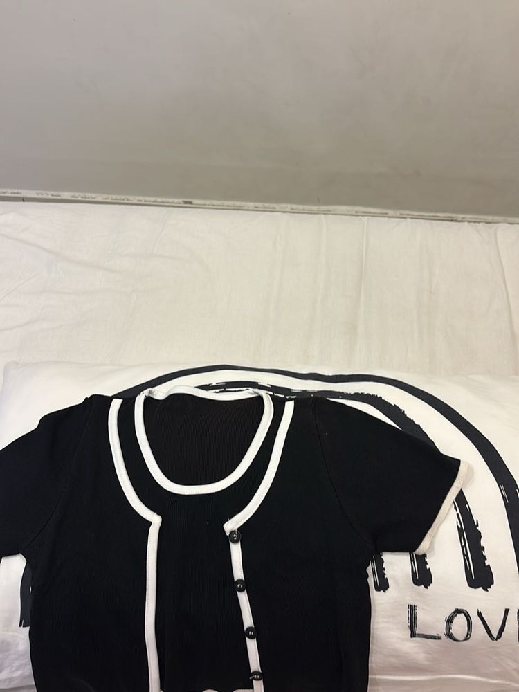 Chic Black &amp; White Top