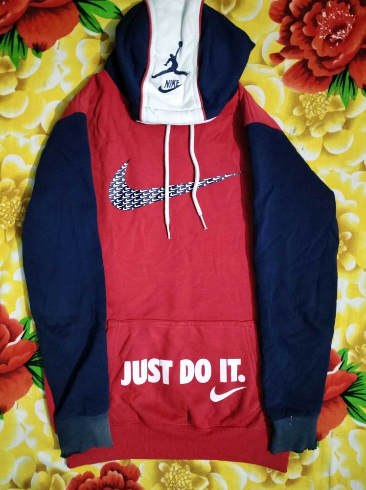 Nike Red Hoodie For Men With Classic Look