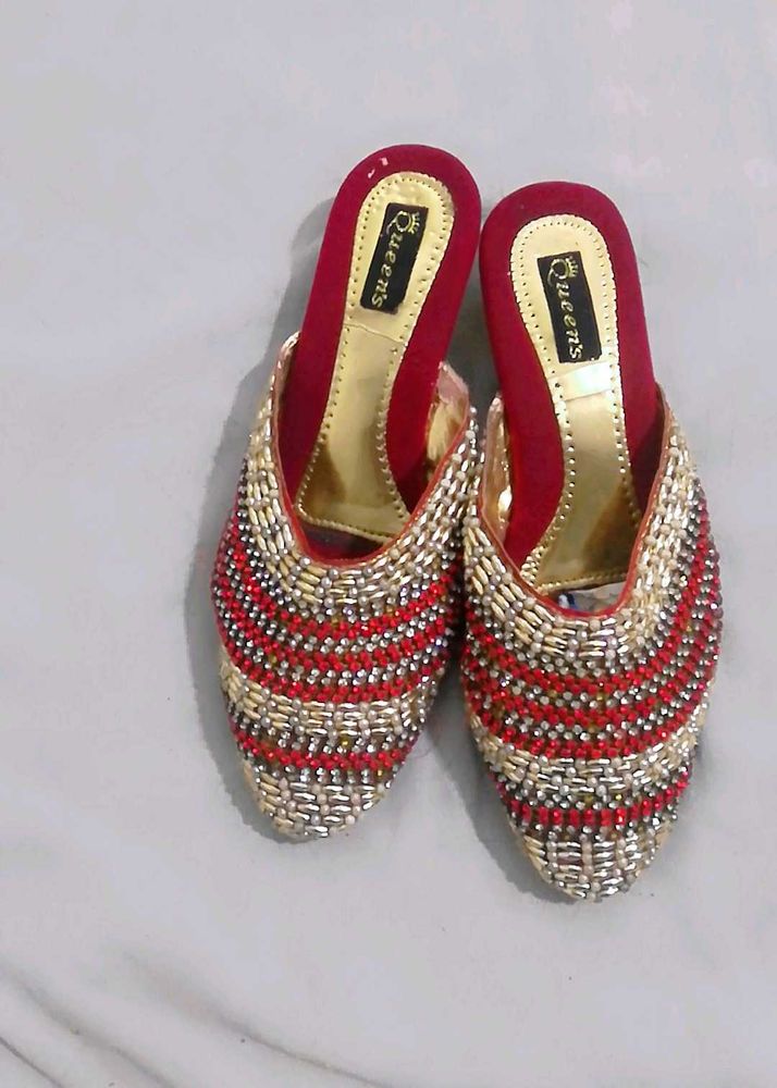 Embroidered Zarken Stone Red &amp; White