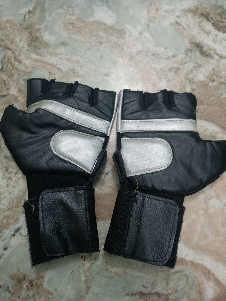 GYM Glove, In perfect Condition