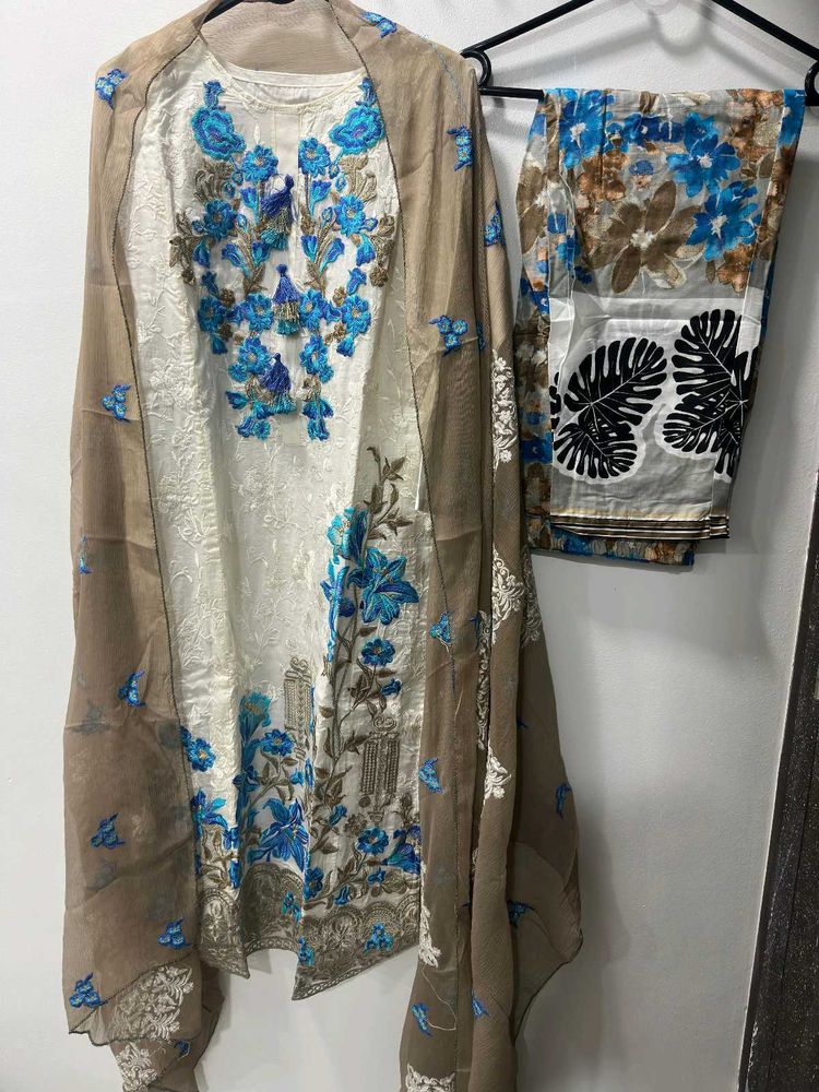 Pakistani Embroidered Pant Suit