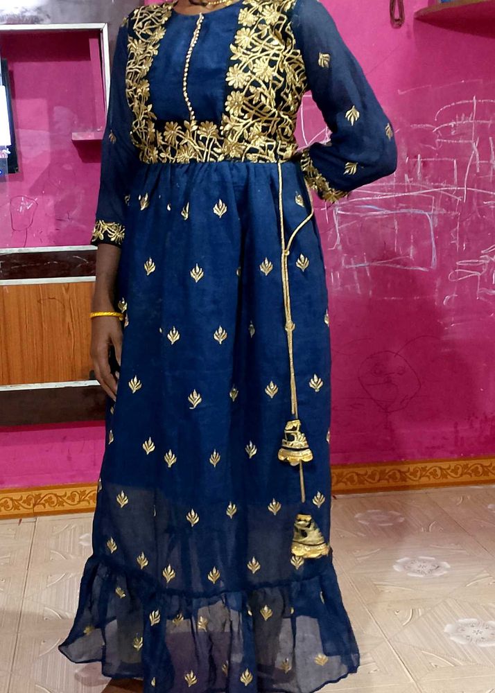 Wedding    Anniversary// Party Wear Gown