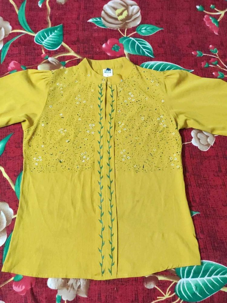 WOMEN&#39;S REGULAR FIT ROUND NECK HAND-PAINTED TOP